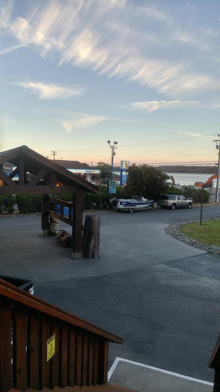 Big Rock Motel Кембъл Ривър Екстериор снимка